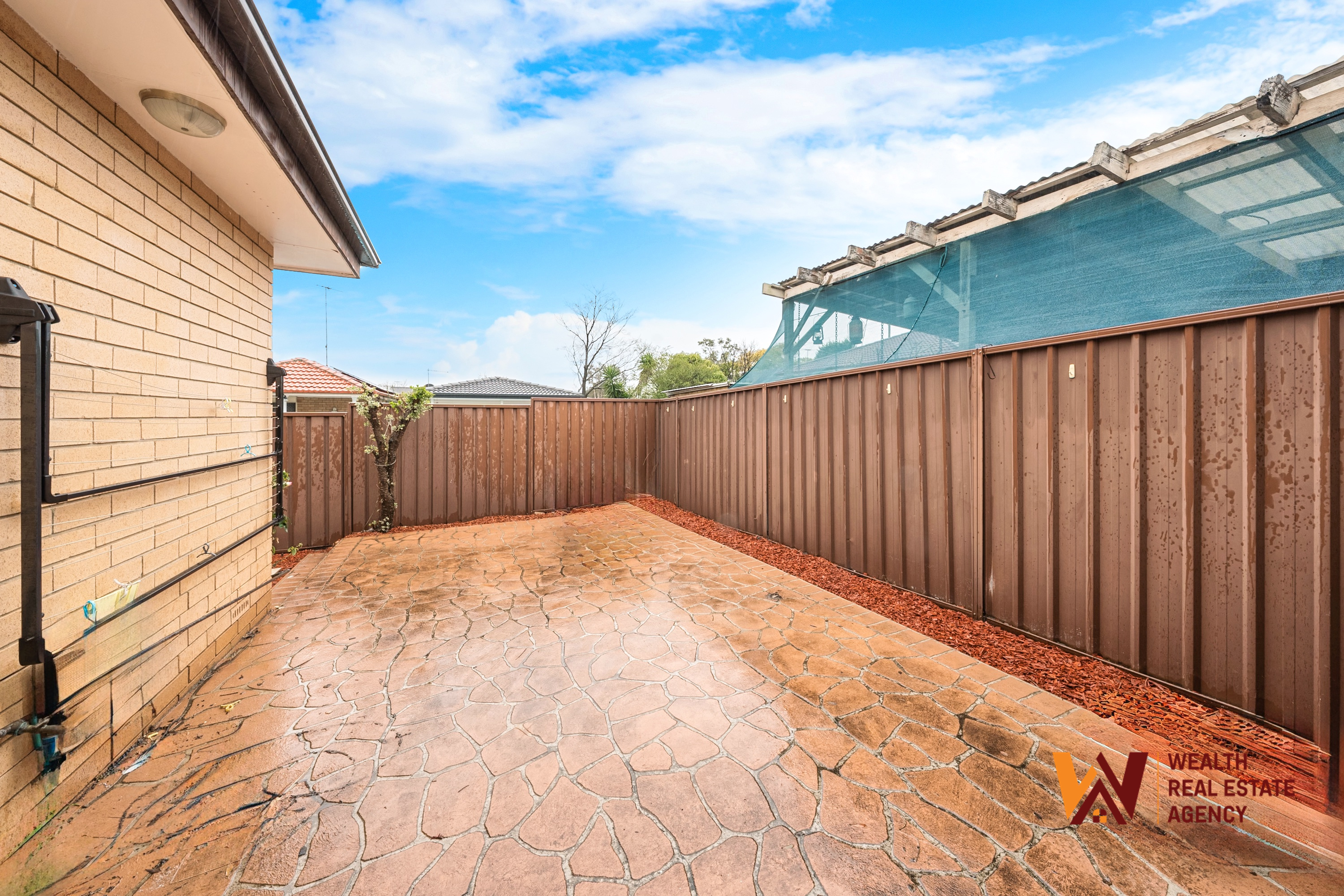 9 / 10 Atchison Road, Macquarie Fields NSW 2564