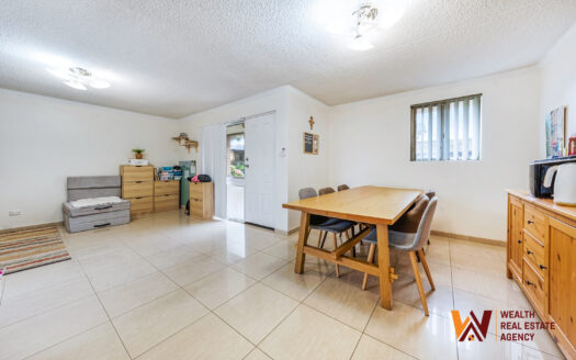 9 / 10 Atchison Road, Macquarie Fields NSW 2564